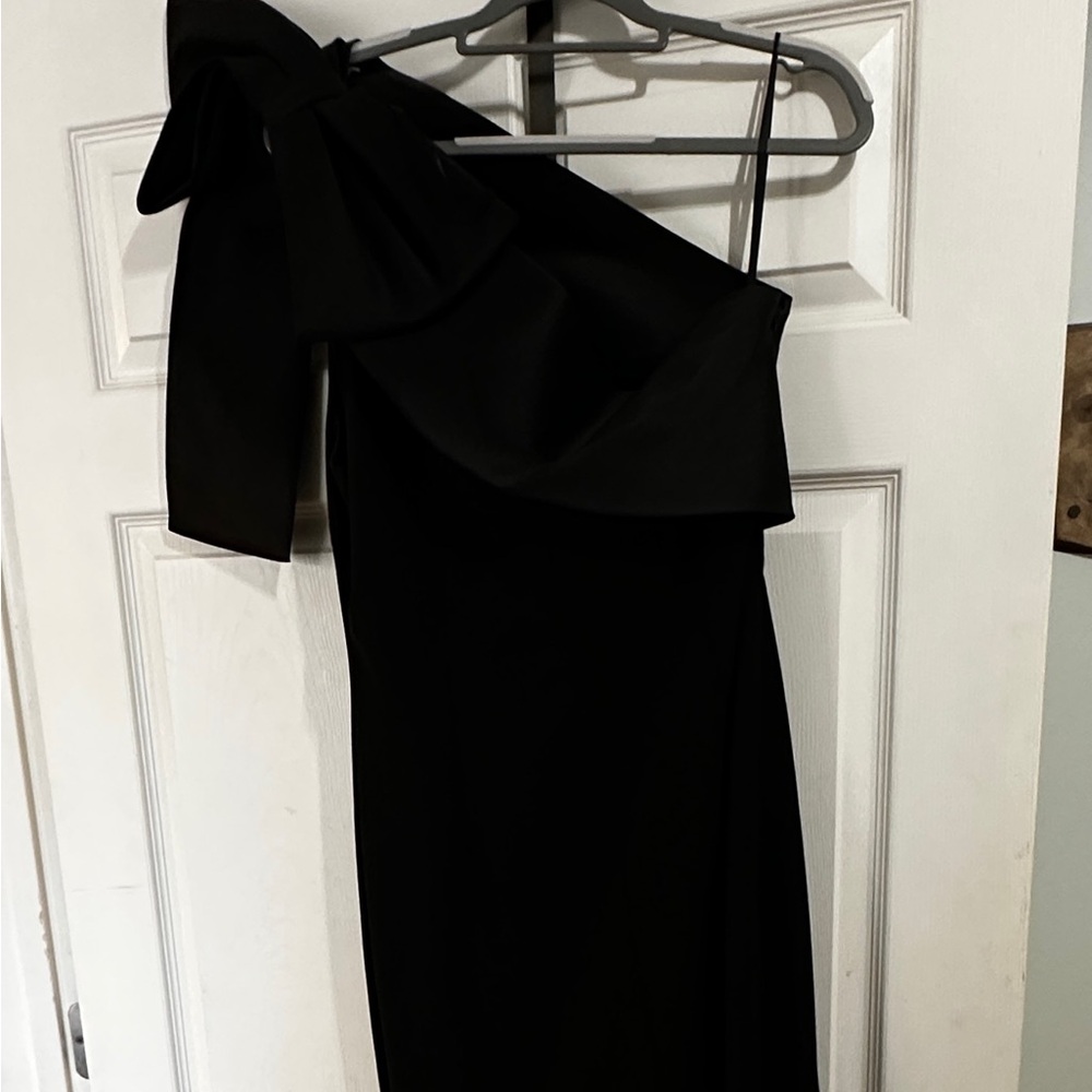 Elegant Black One-Shoulder Dress - Picture 6 of 8